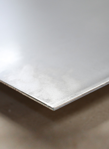 表面処理鋼板のレーザー切断加工 小ロット対応可 株式会社かねよし